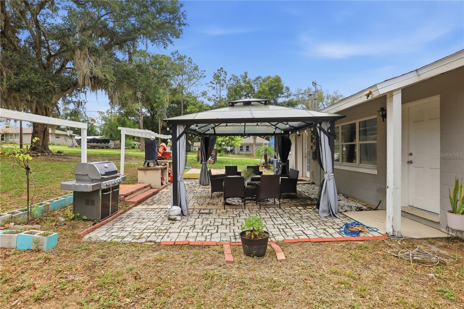 GROVELAND - Residential