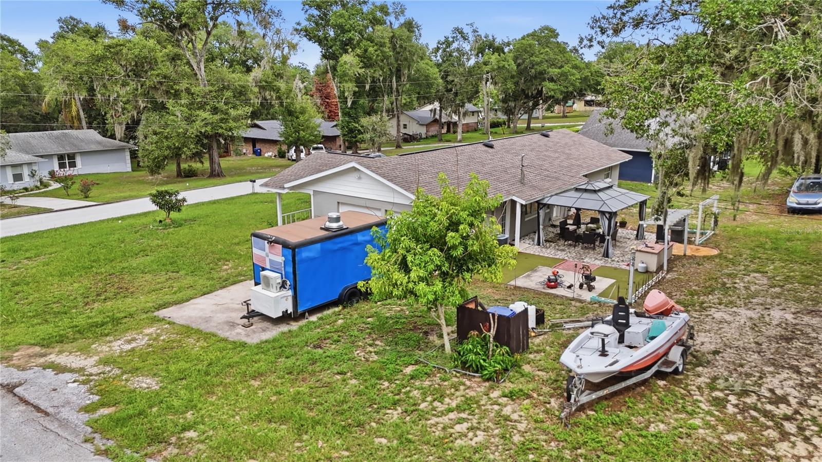 GROVELAND - Residential