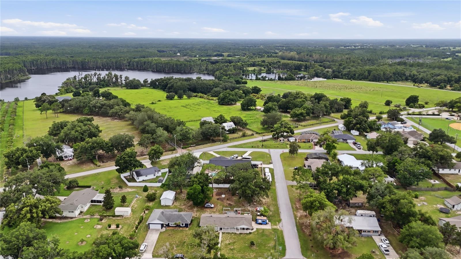 GROVELAND - Residential