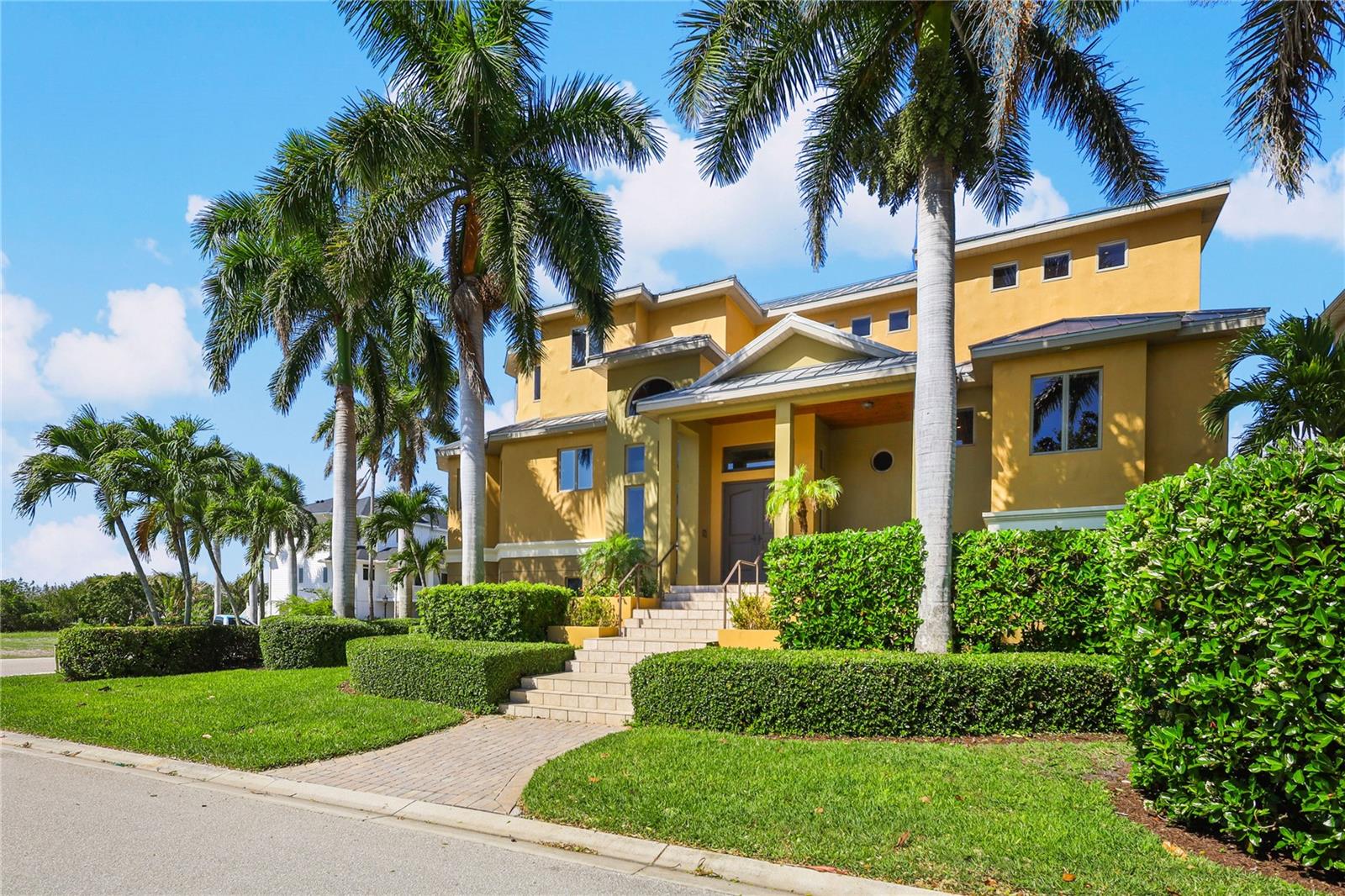 HAWKS HARBOR - Residential