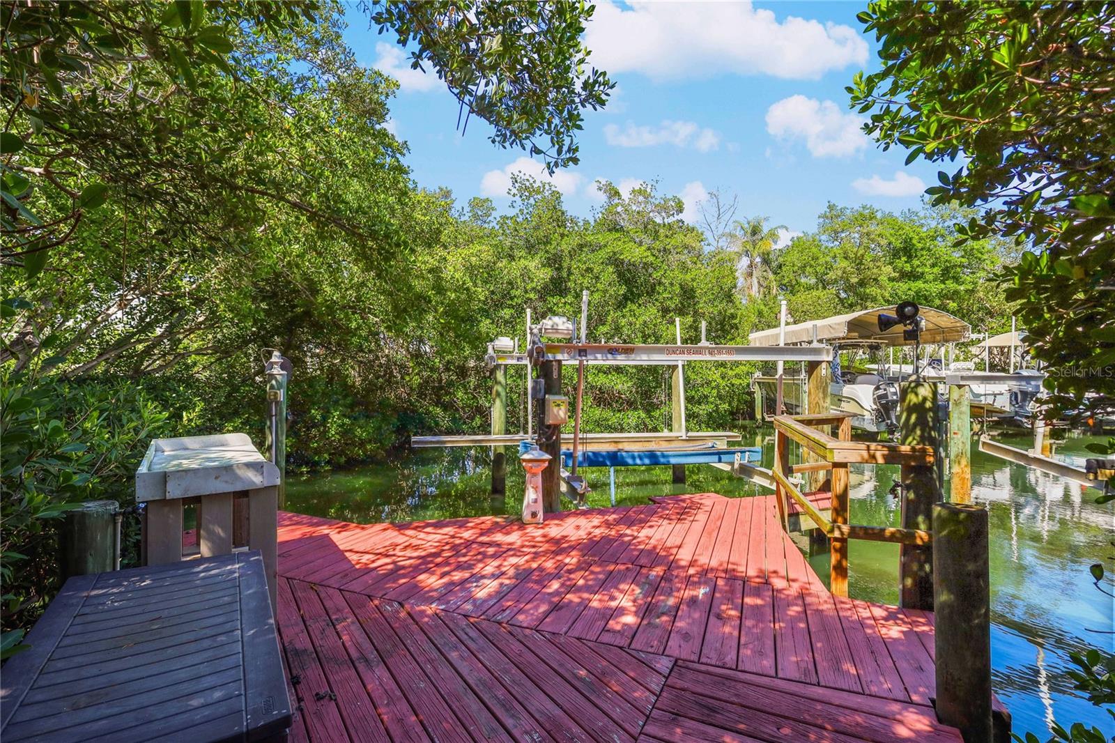 HAWKS HARBOR - Residential