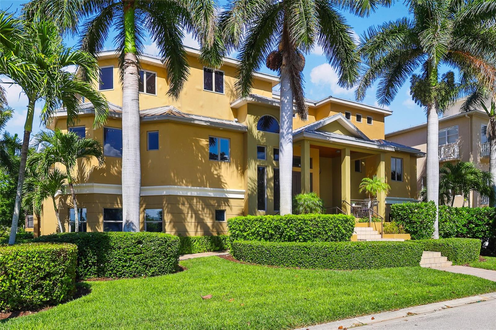 HAWKS HARBOR - Residential
