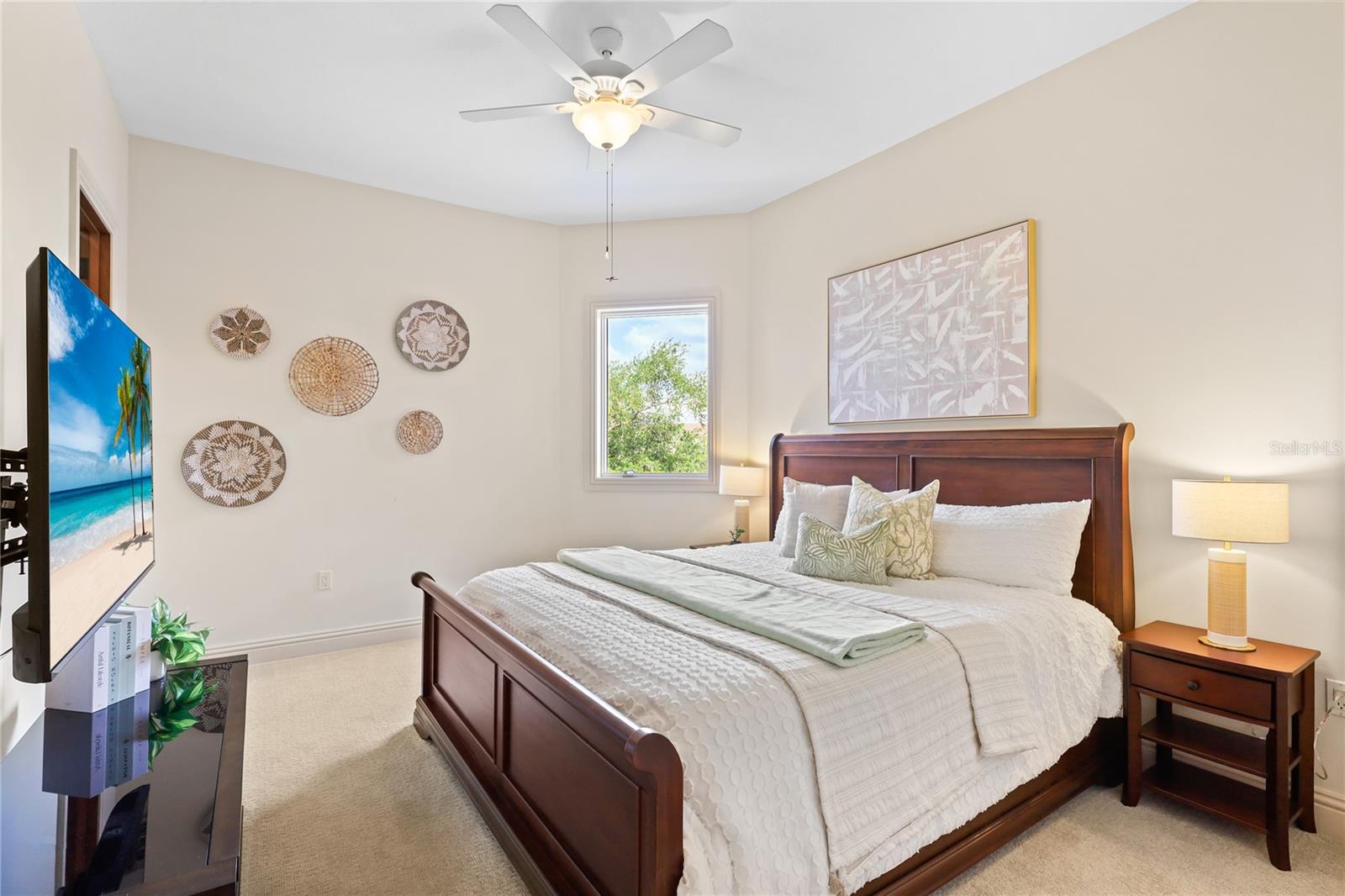 HAWKS HARBOR - Residential