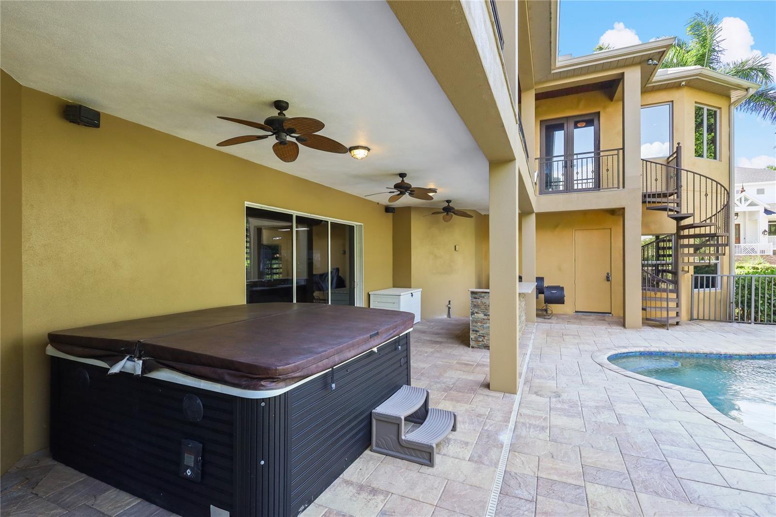 HAWKS HARBOR - Residential