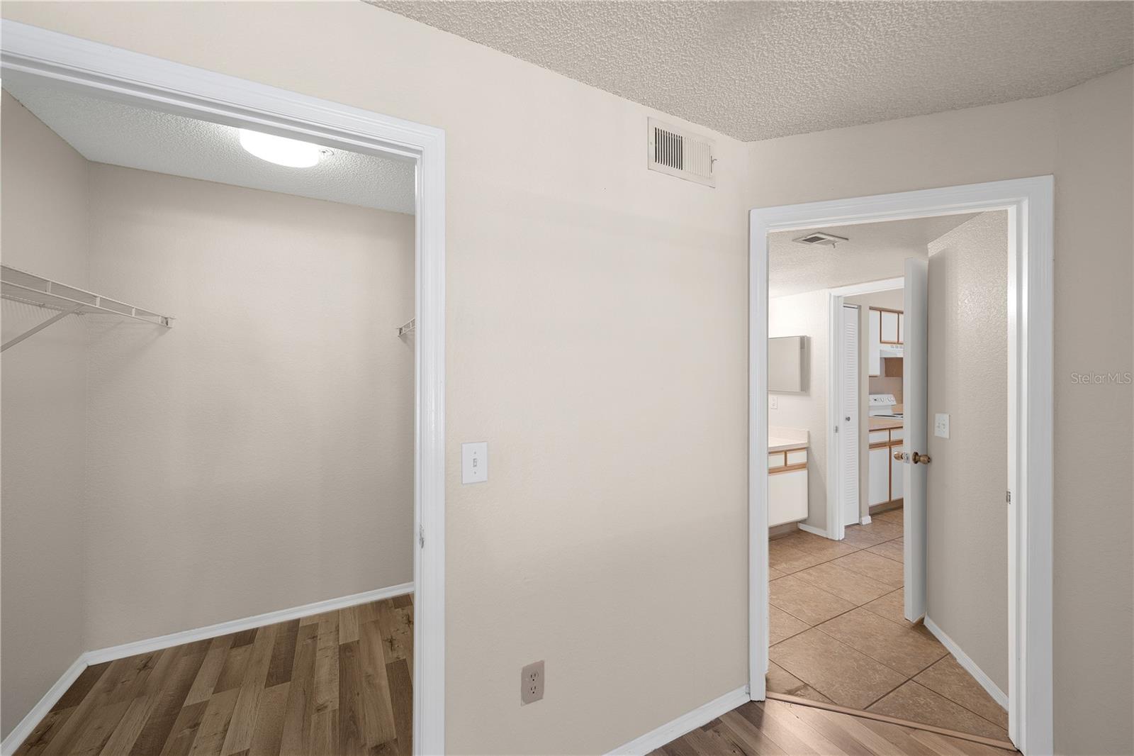 VILLAS DEL SOL AT KISSIMMEE CONDO INC - Residential Lease