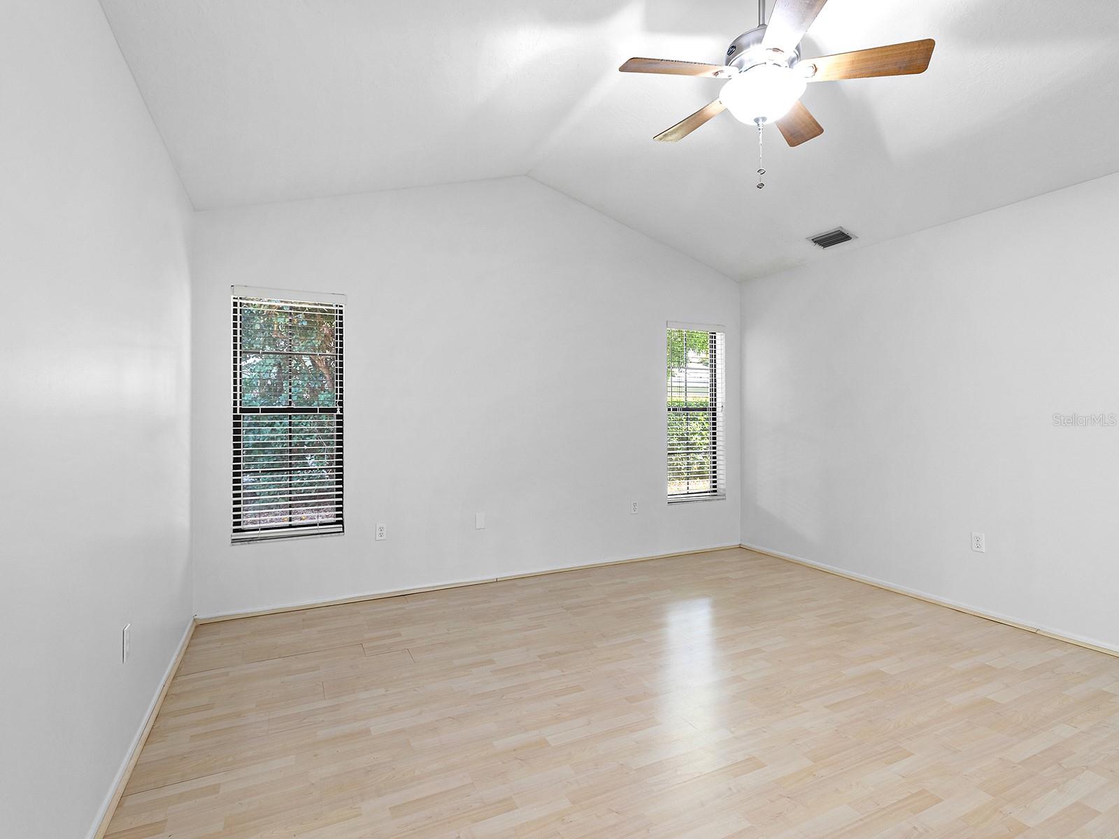 LAKES ESTATES THE - Residential Lease