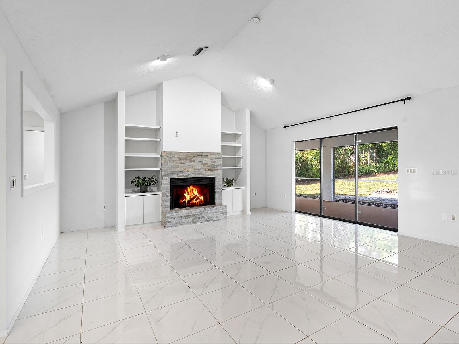 LAKES ESTATES THE - Residential Lease