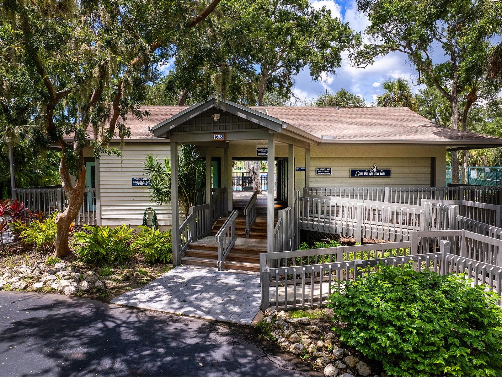 LAKES ESTATES THE - Residential Lease