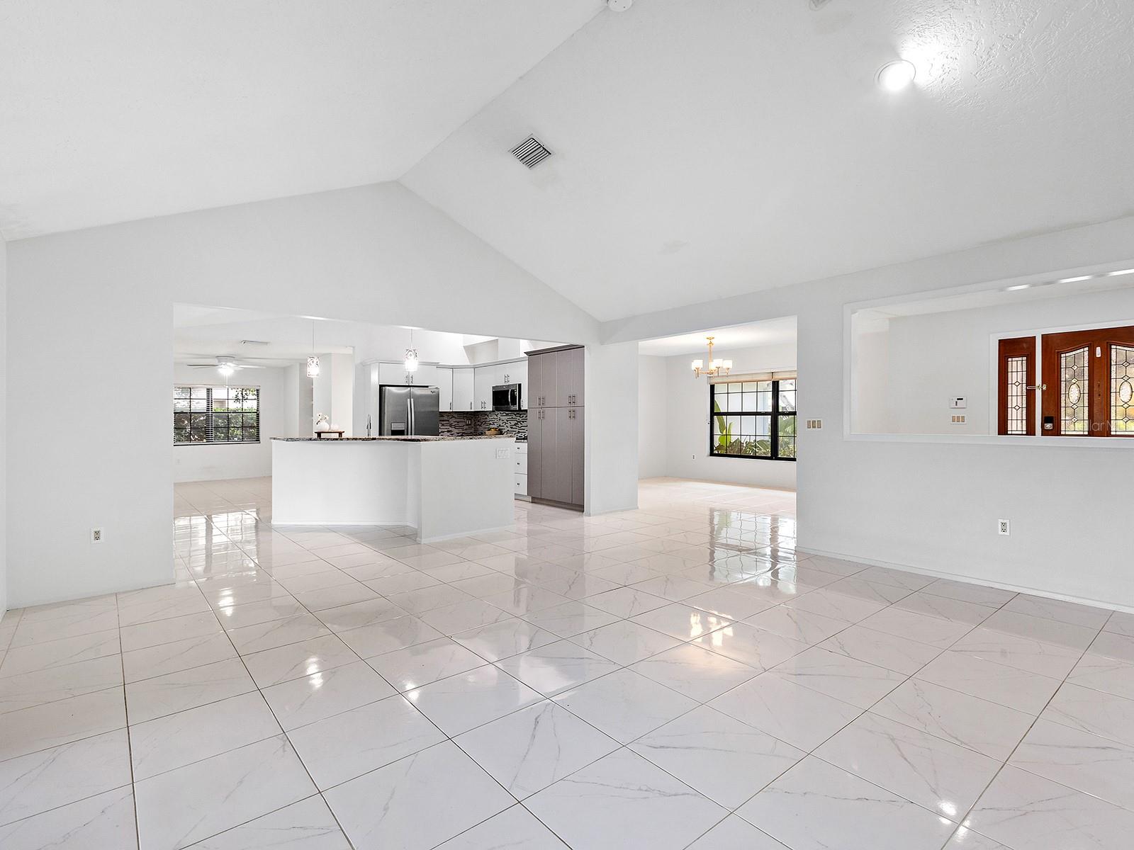 LAKES ESTATES THE - Residential Lease