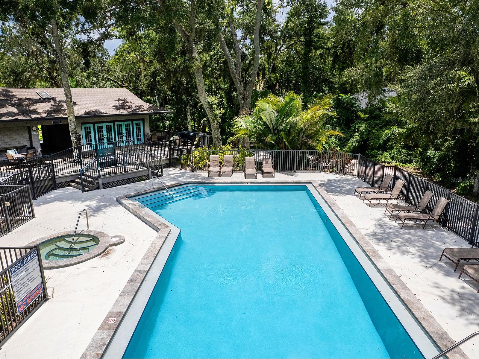 LAKES ESTATES THE - Residential Lease