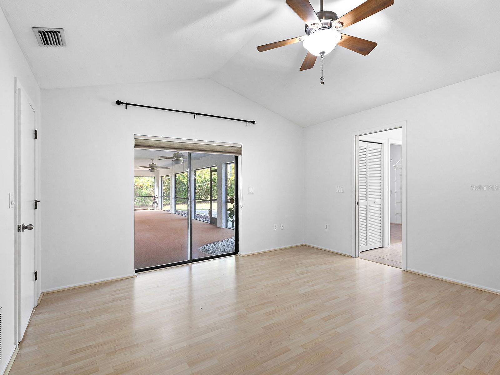 LAKES ESTATES THE - Residential Lease