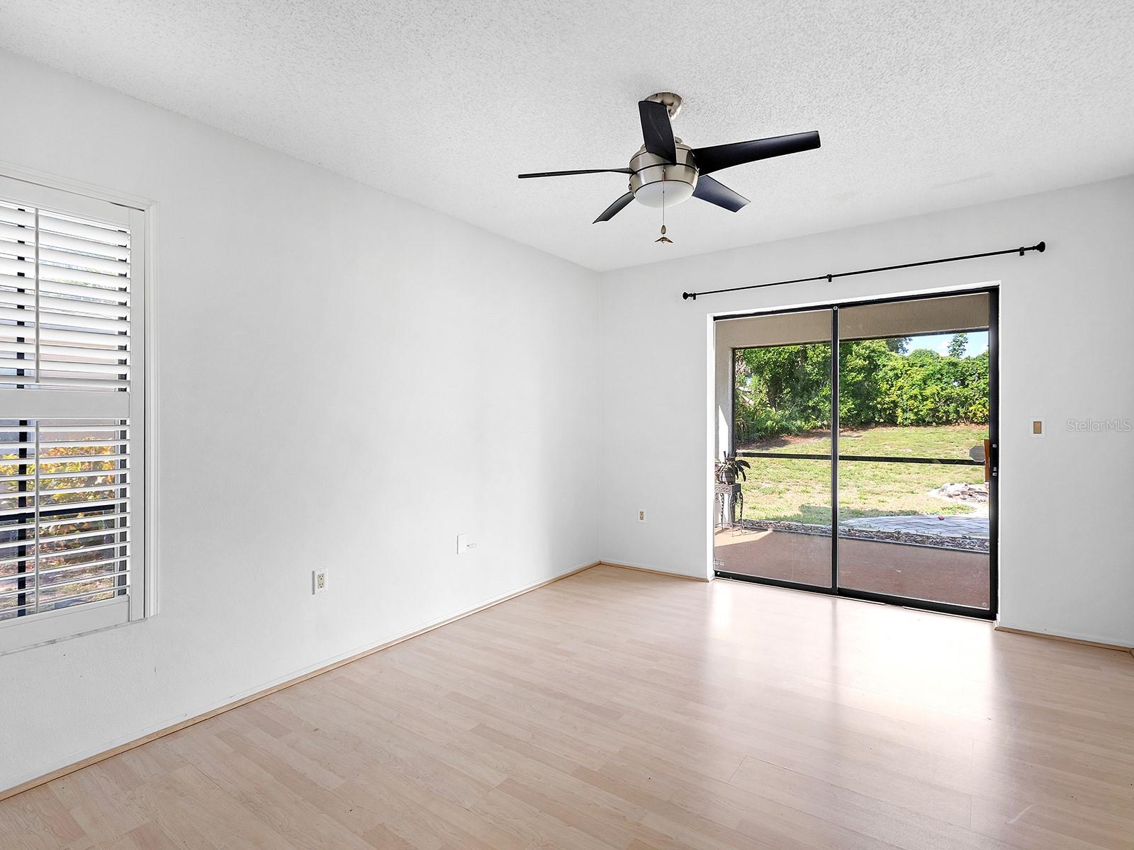 LAKES ESTATES THE - Residential Lease