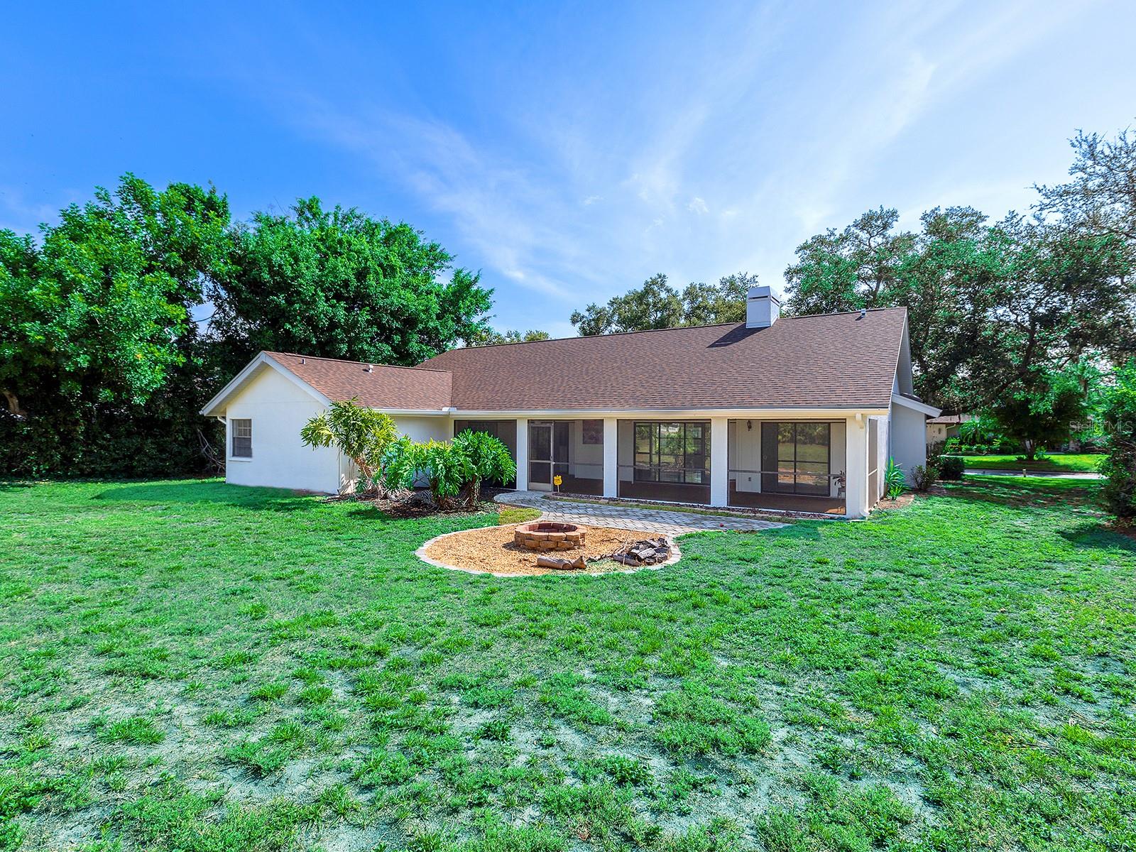 LAKES ESTATES THE - Residential Lease