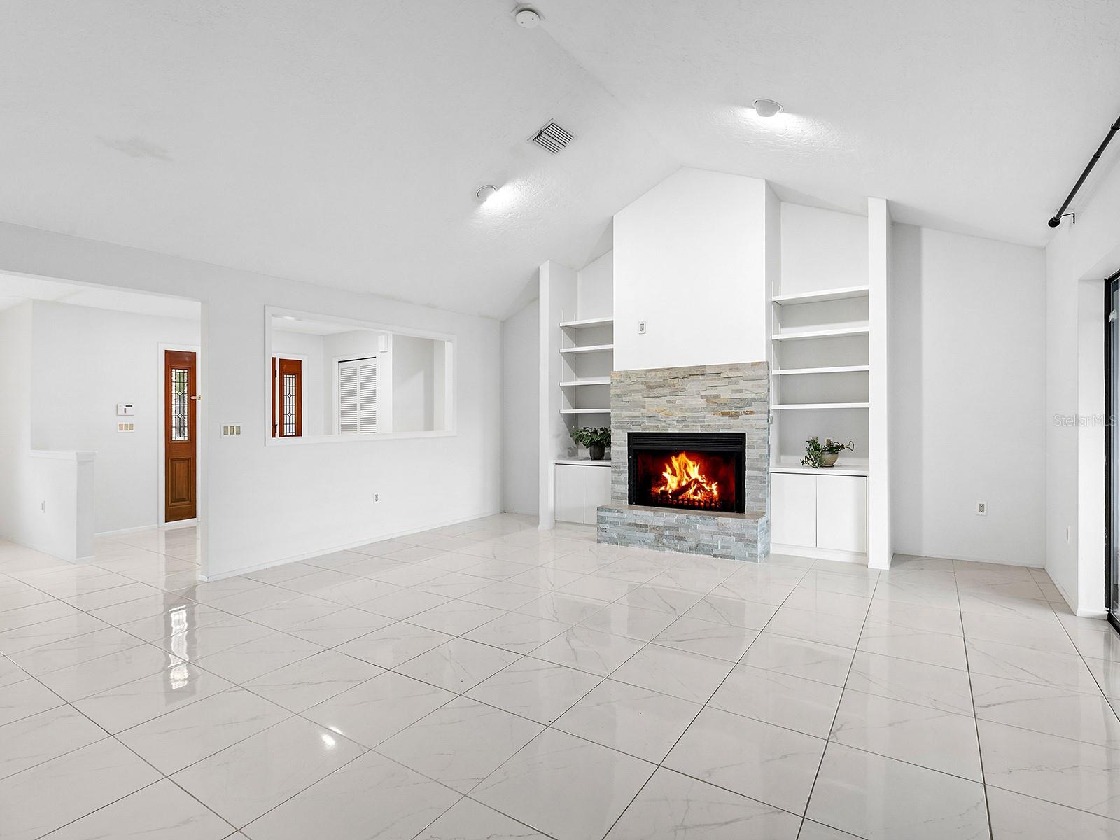 LAKES ESTATES THE - Residential Lease