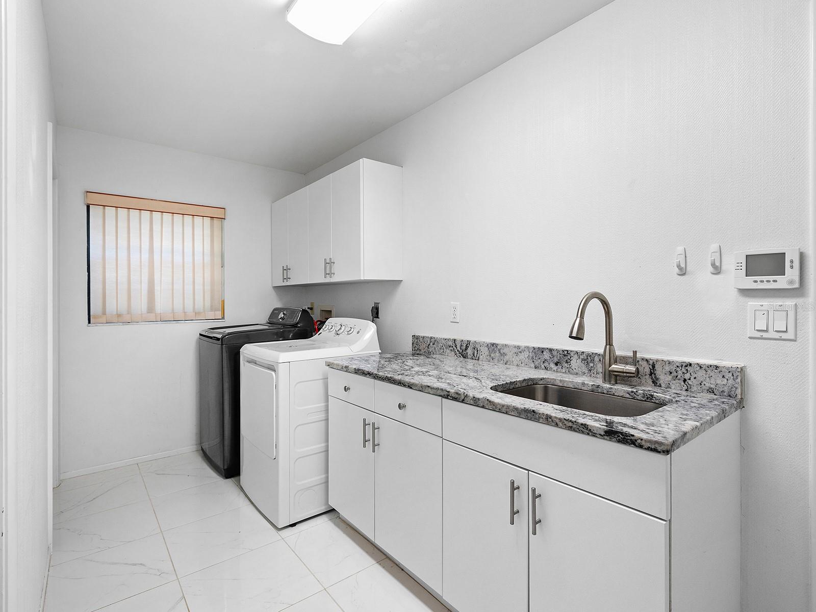LAKES ESTATES THE - Residential Lease