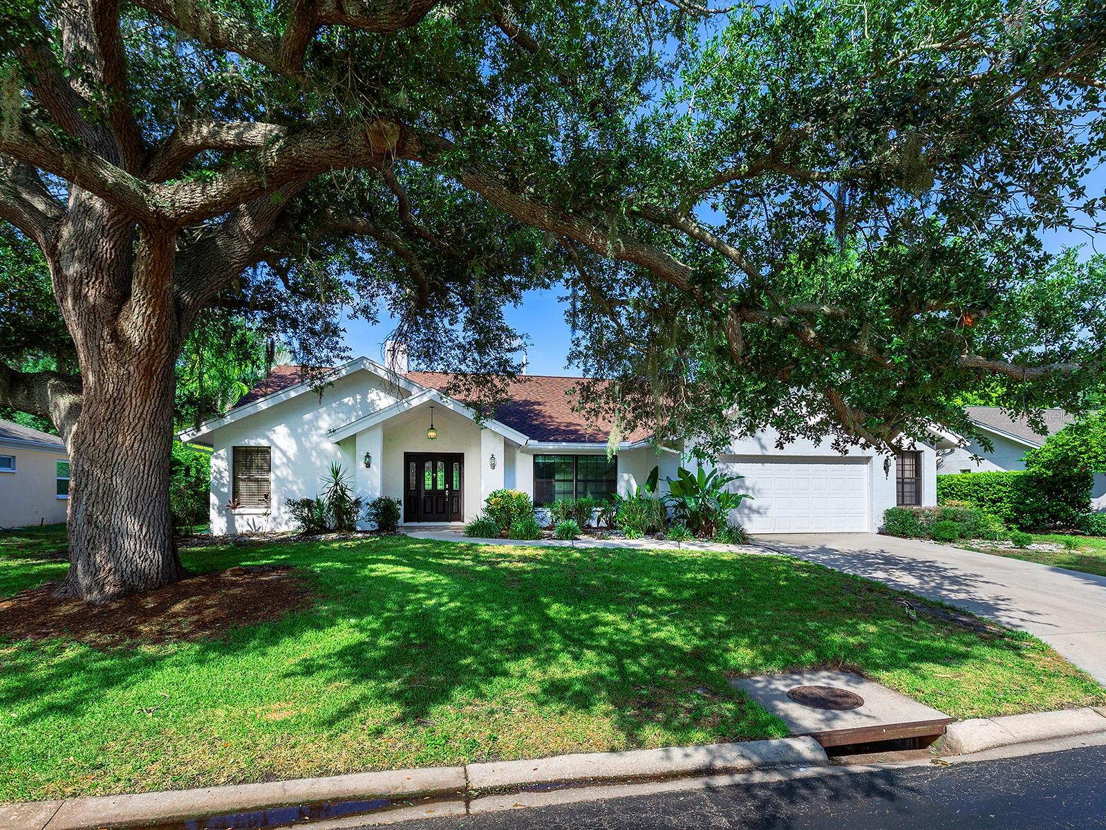 LAKES ESTATES THE - Residential Lease