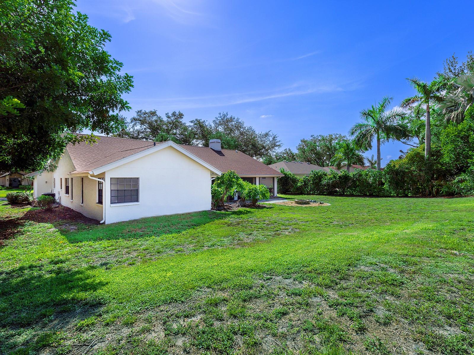 LAKES ESTATES THE - Residential Lease