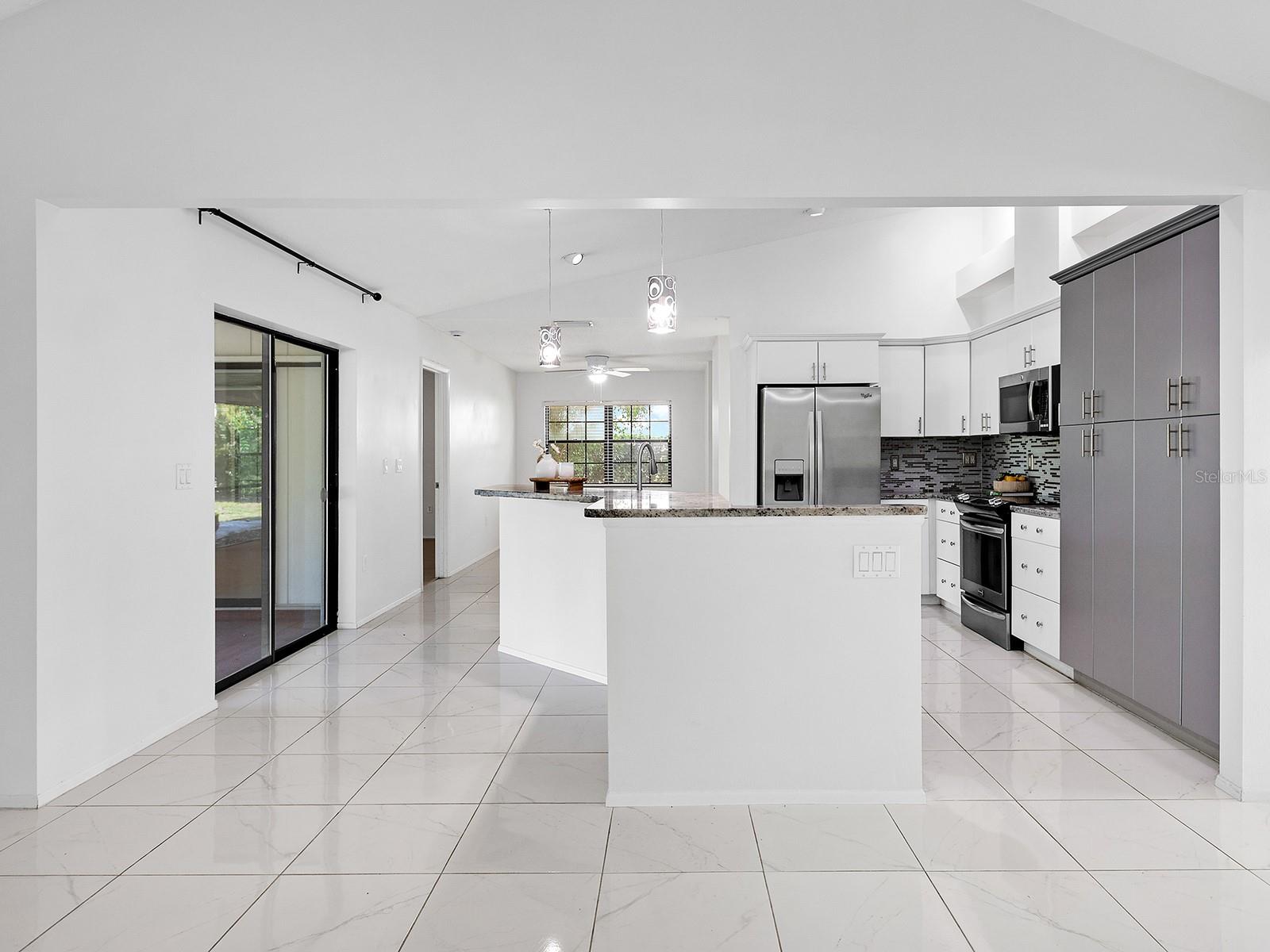 LAKES ESTATES THE - Residential Lease