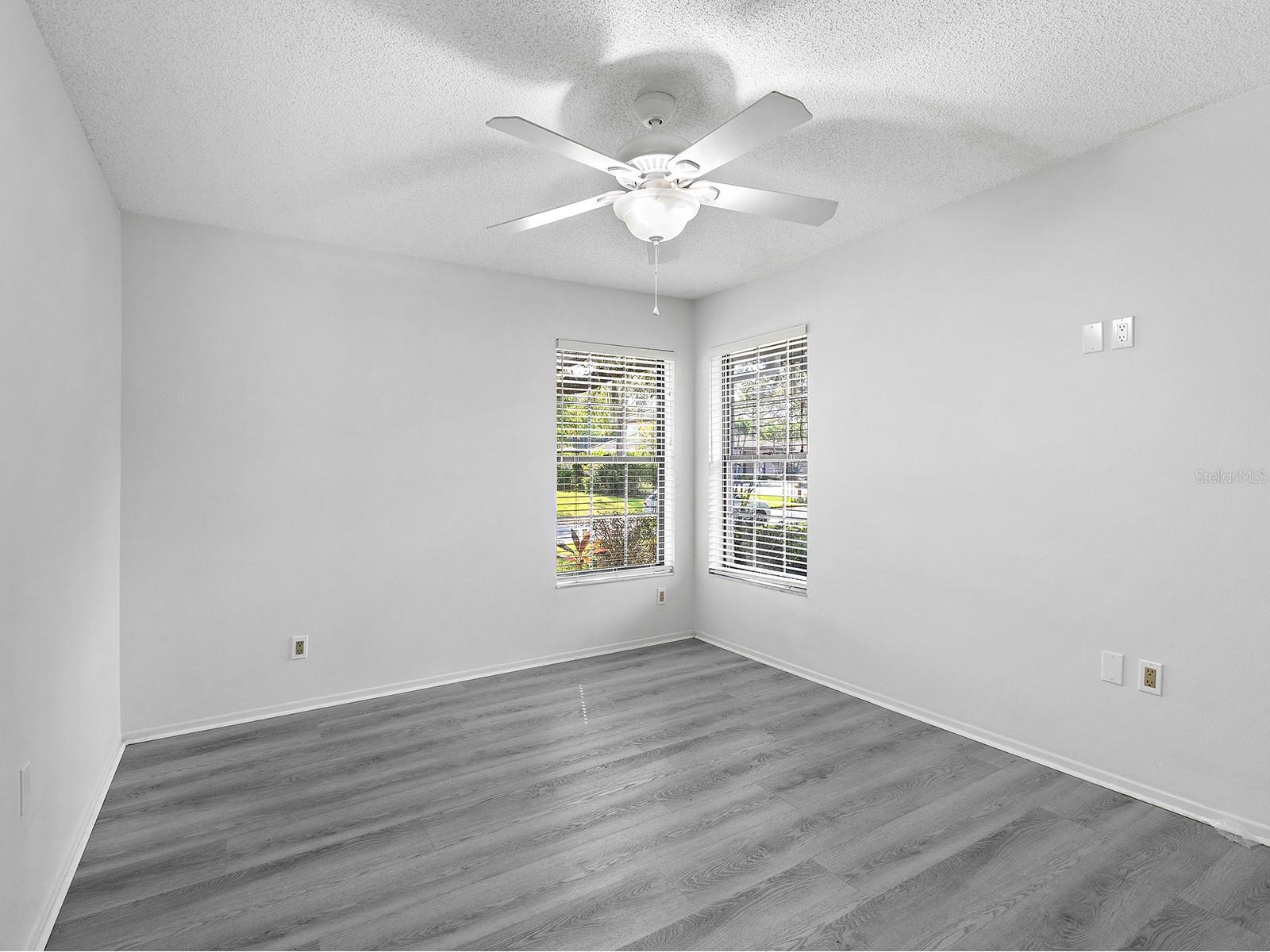 LAKES ESTATES THE - Residential Lease