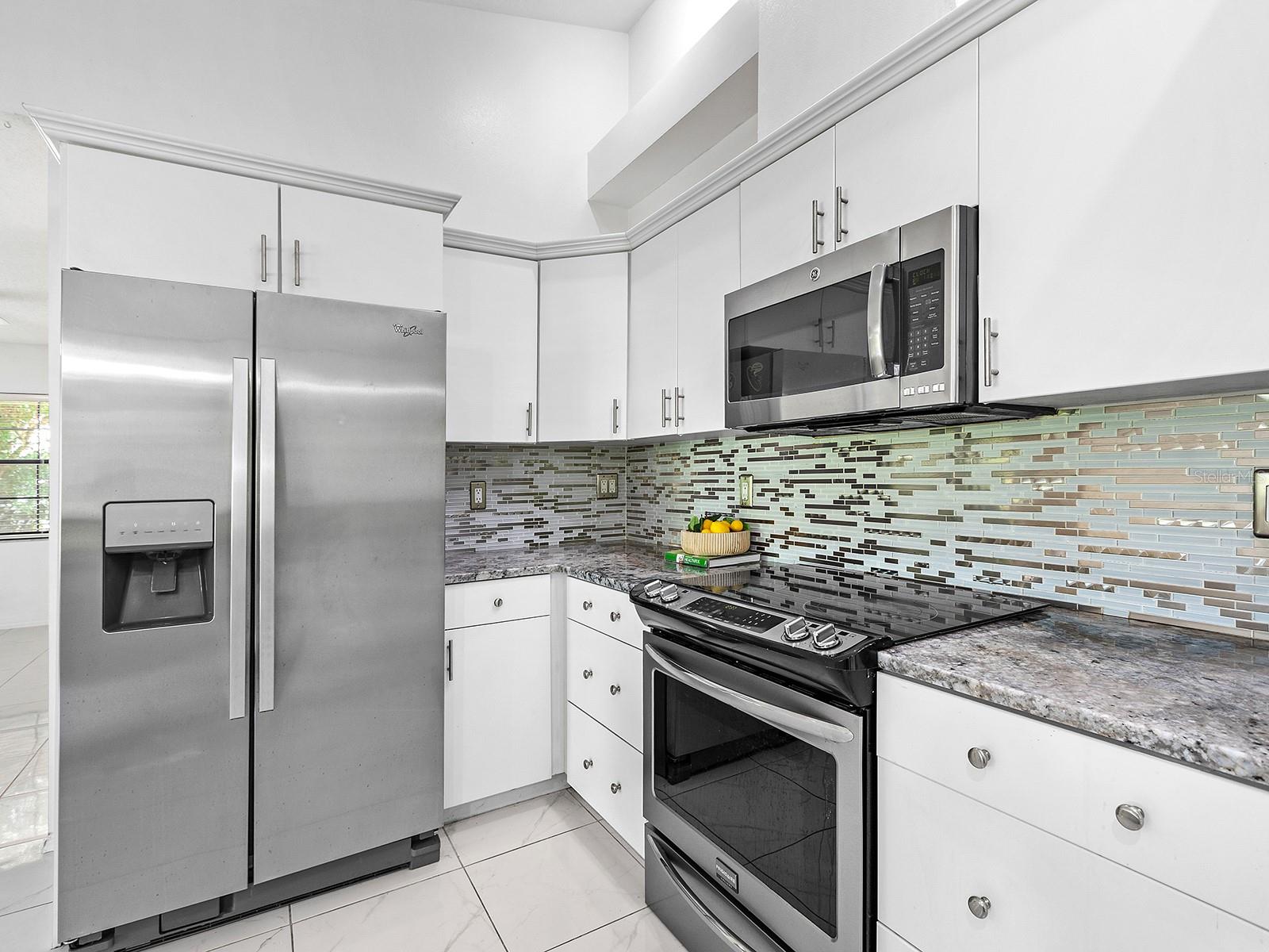 LAKES ESTATES THE - Residential Lease