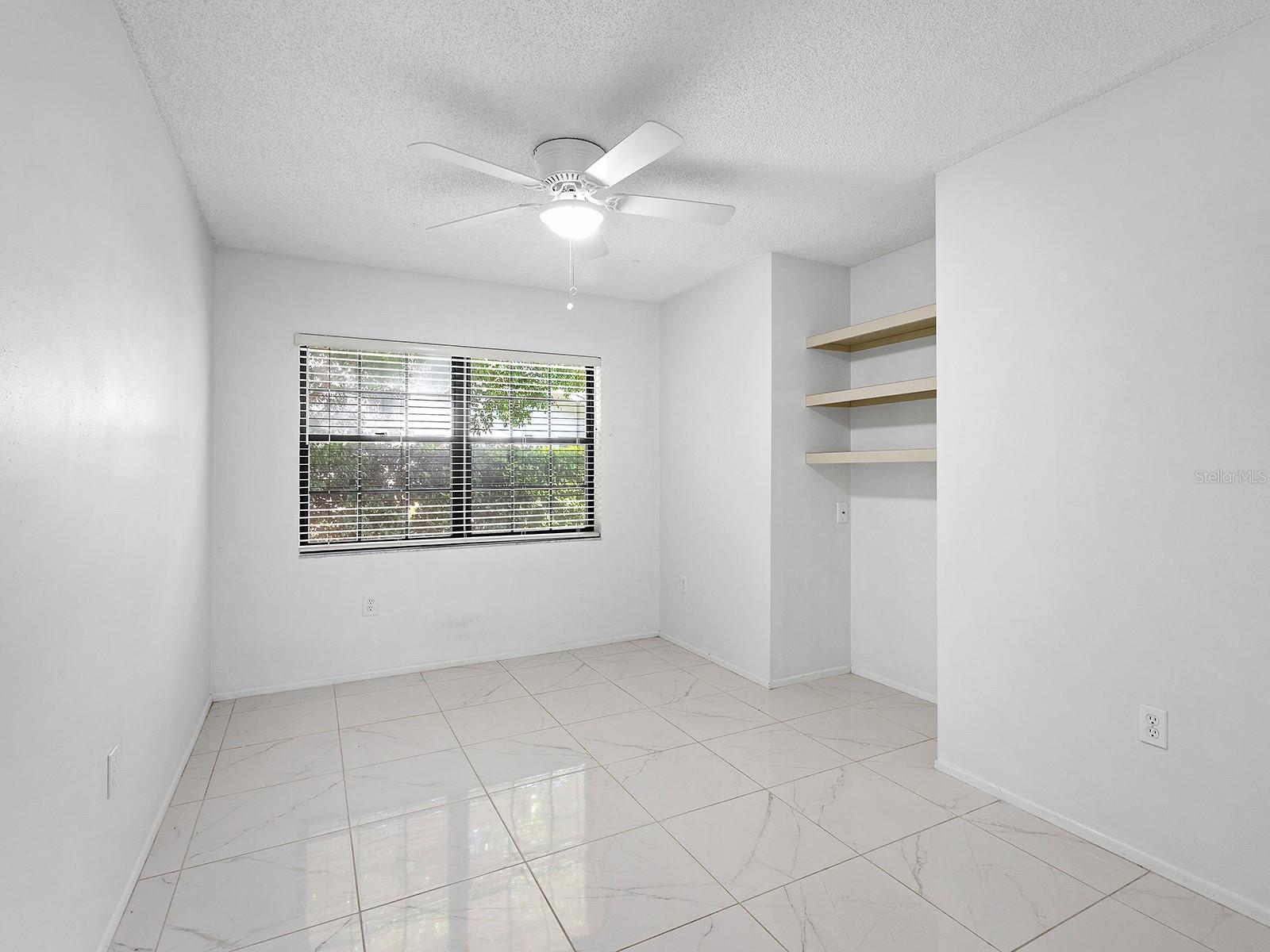 LAKES ESTATES THE - Residential Lease