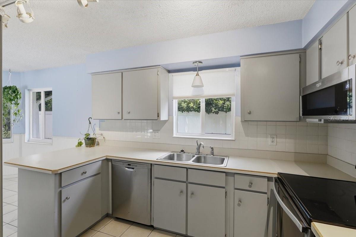 PINE LAKES - Residential