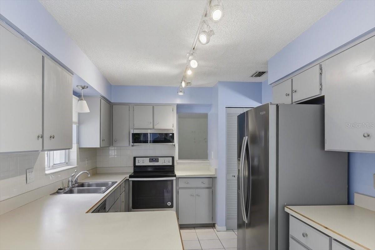 PINE LAKES - Residential