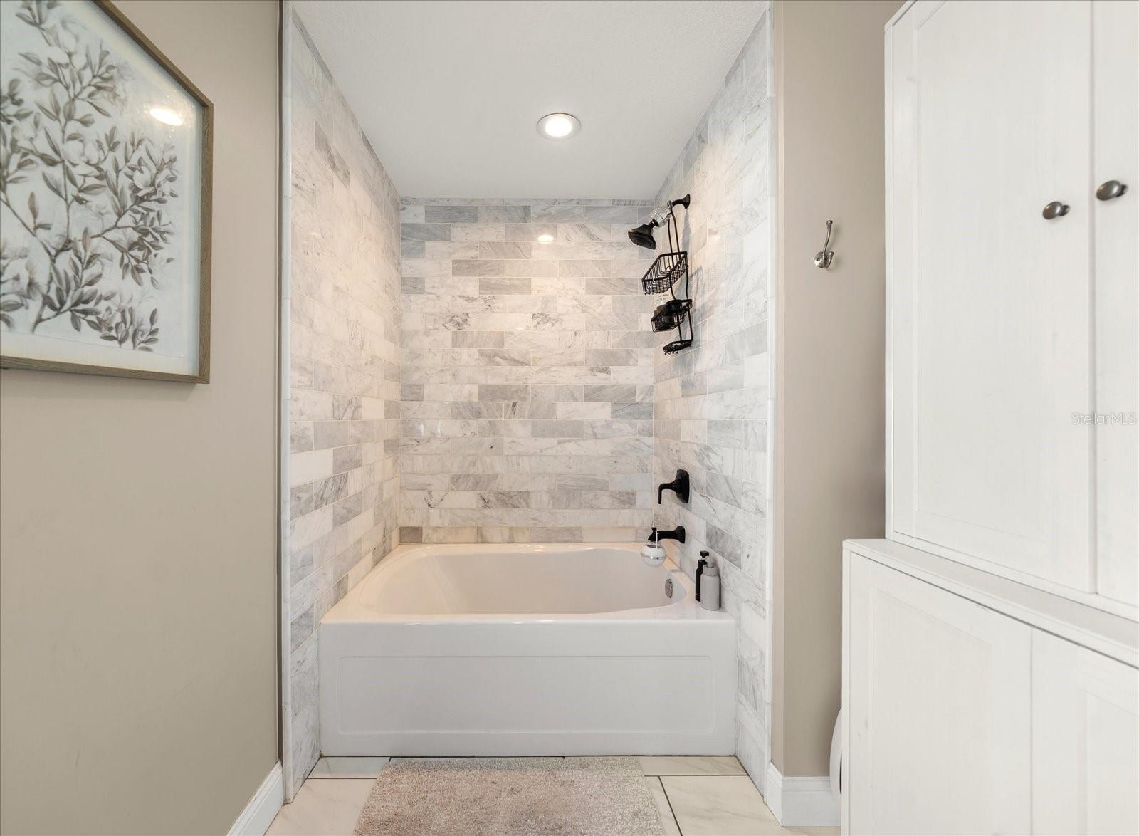 BAYS END - Residential