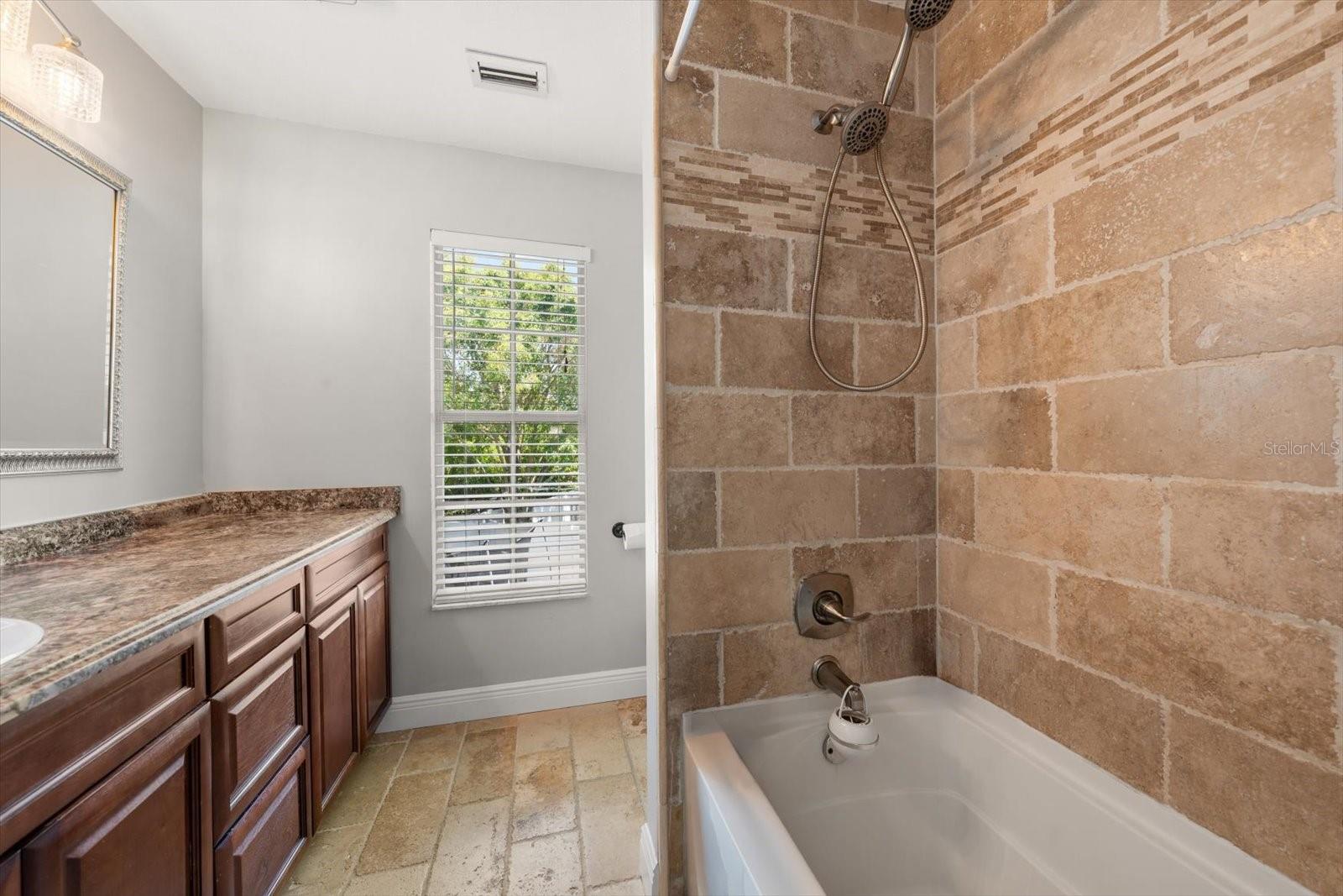BAYS END - Residential