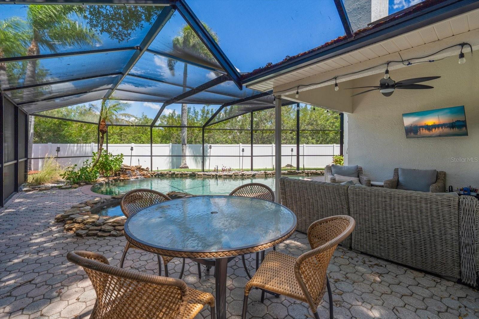 BAYS END - Residential