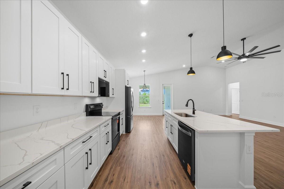 ROYAL HIGHLANDS - Residential