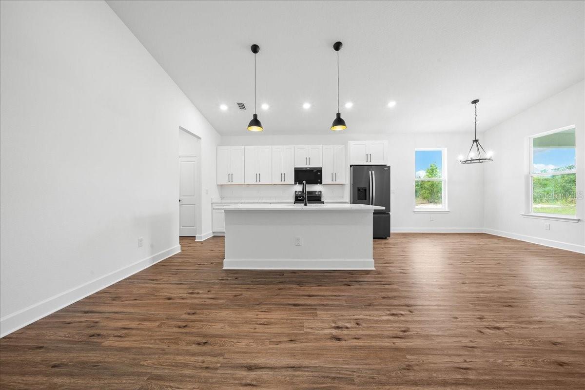 ROYAL HIGHLANDS - Residential