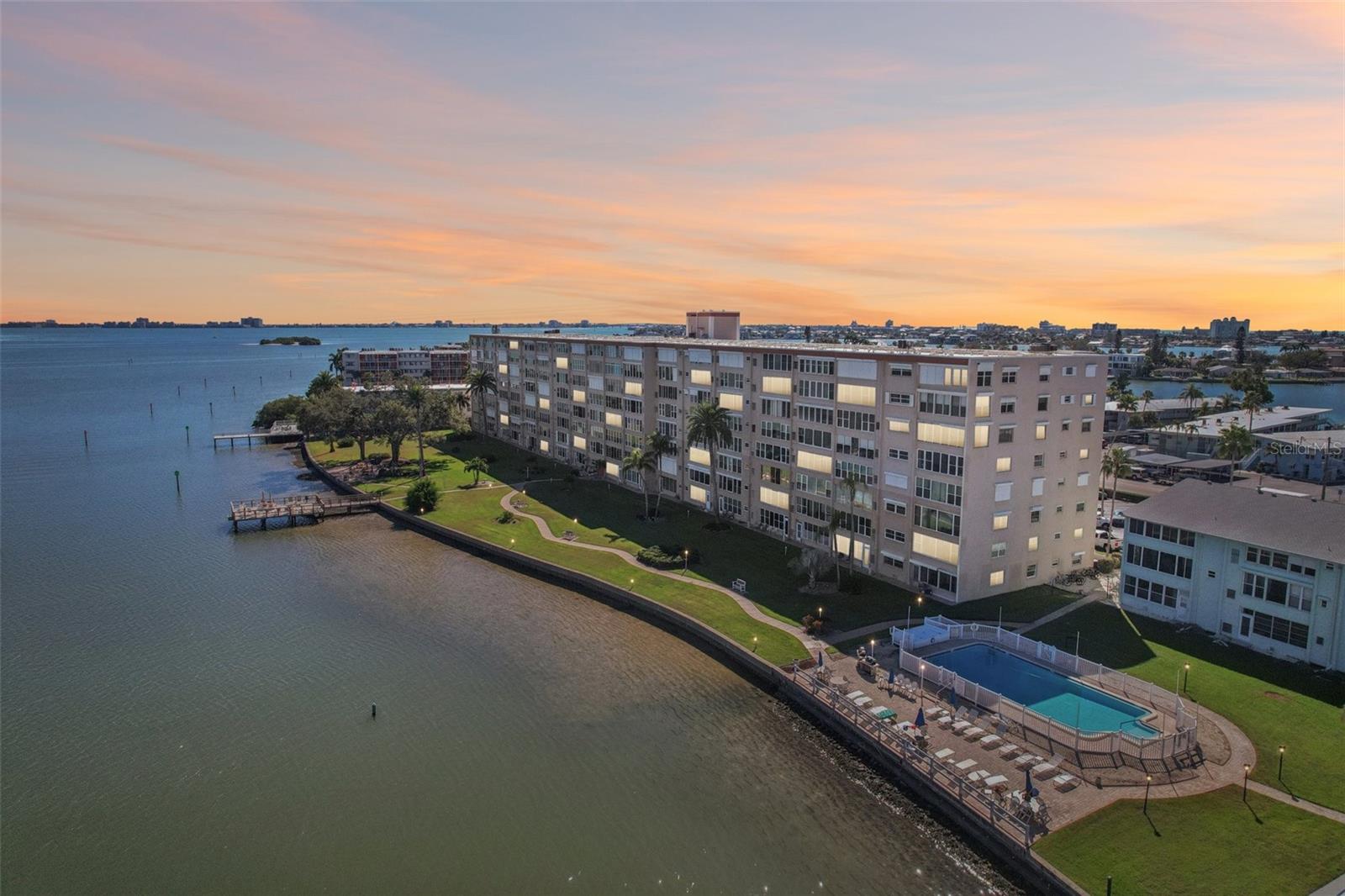SHORE CREST BLDG - Residential