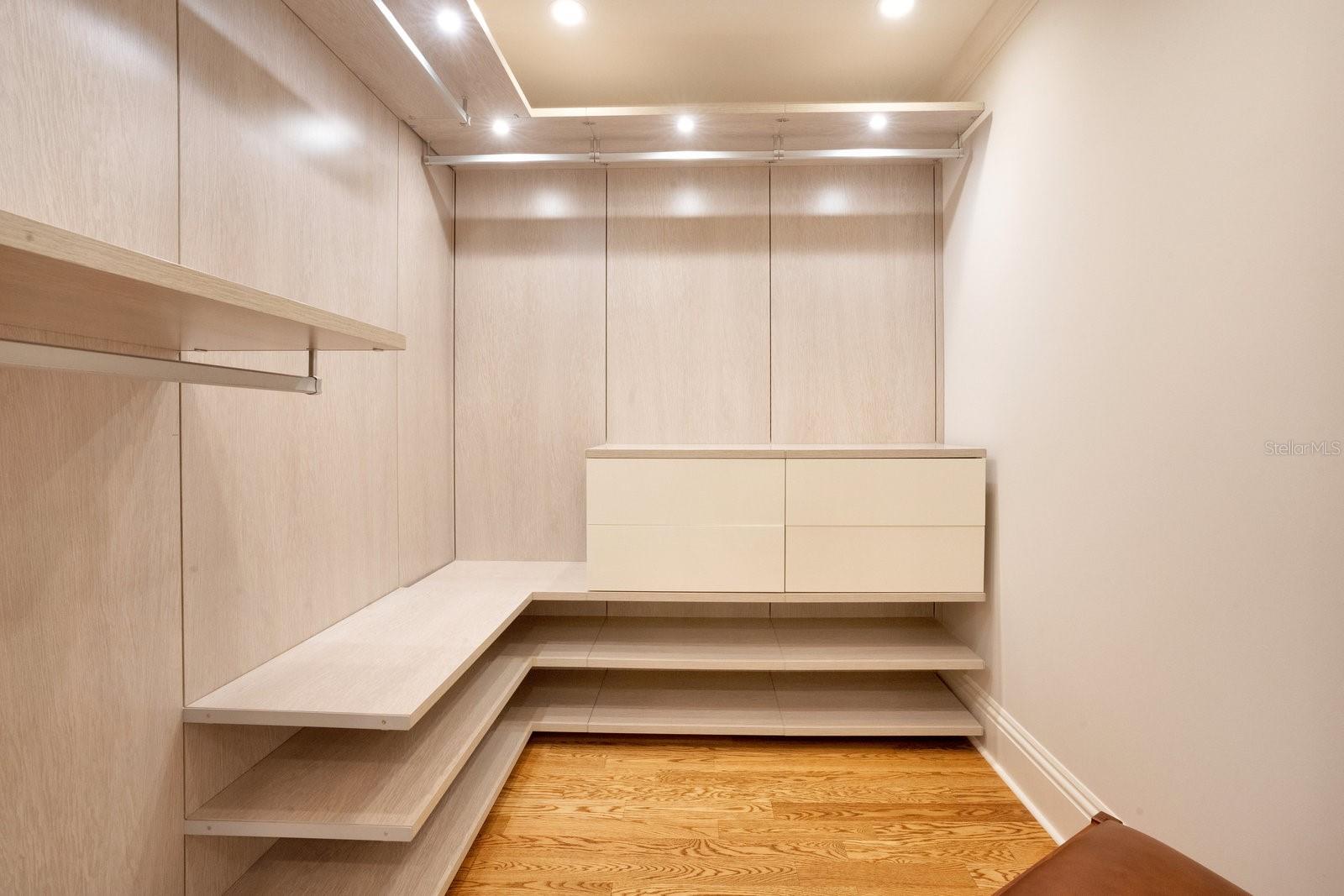 RESIDENCES - Residential
