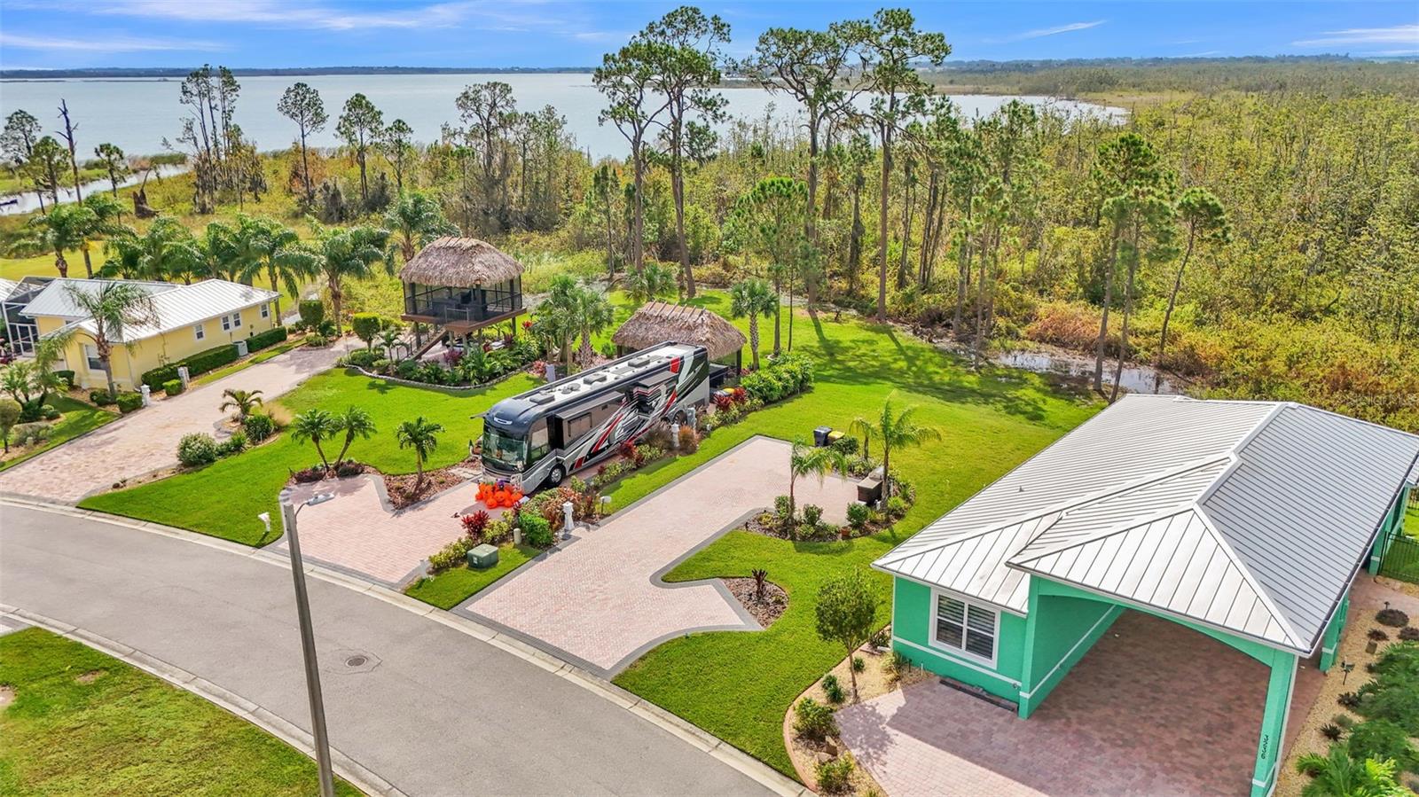 BAY LAKE RESIDENCE - Land