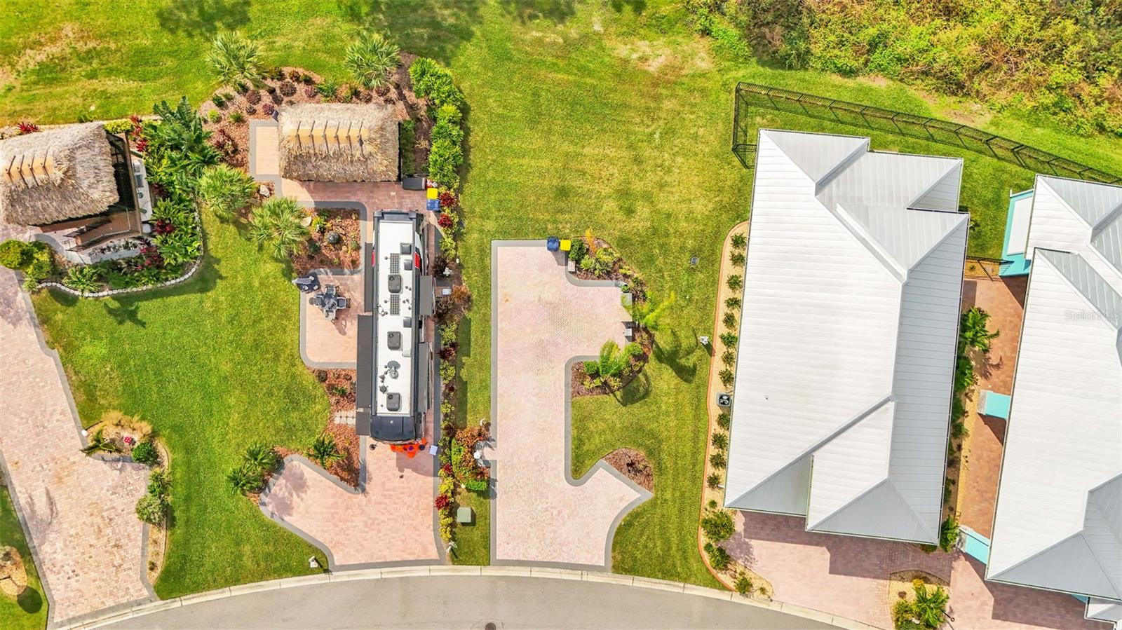 BAY LAKE RESIDENCE - Land