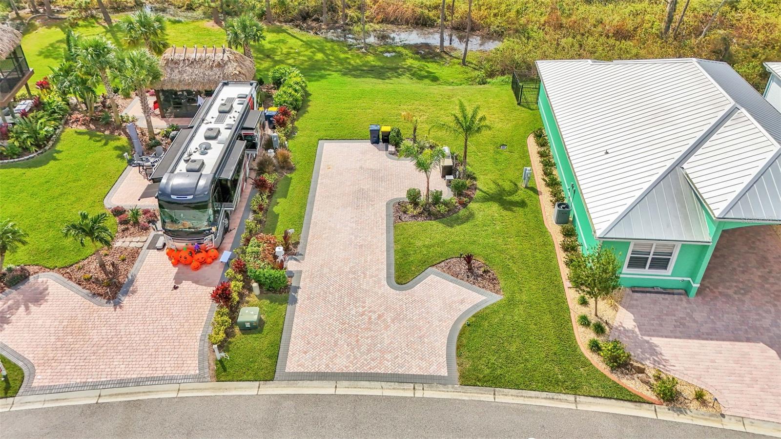BAY LAKE RESIDENCE - Land