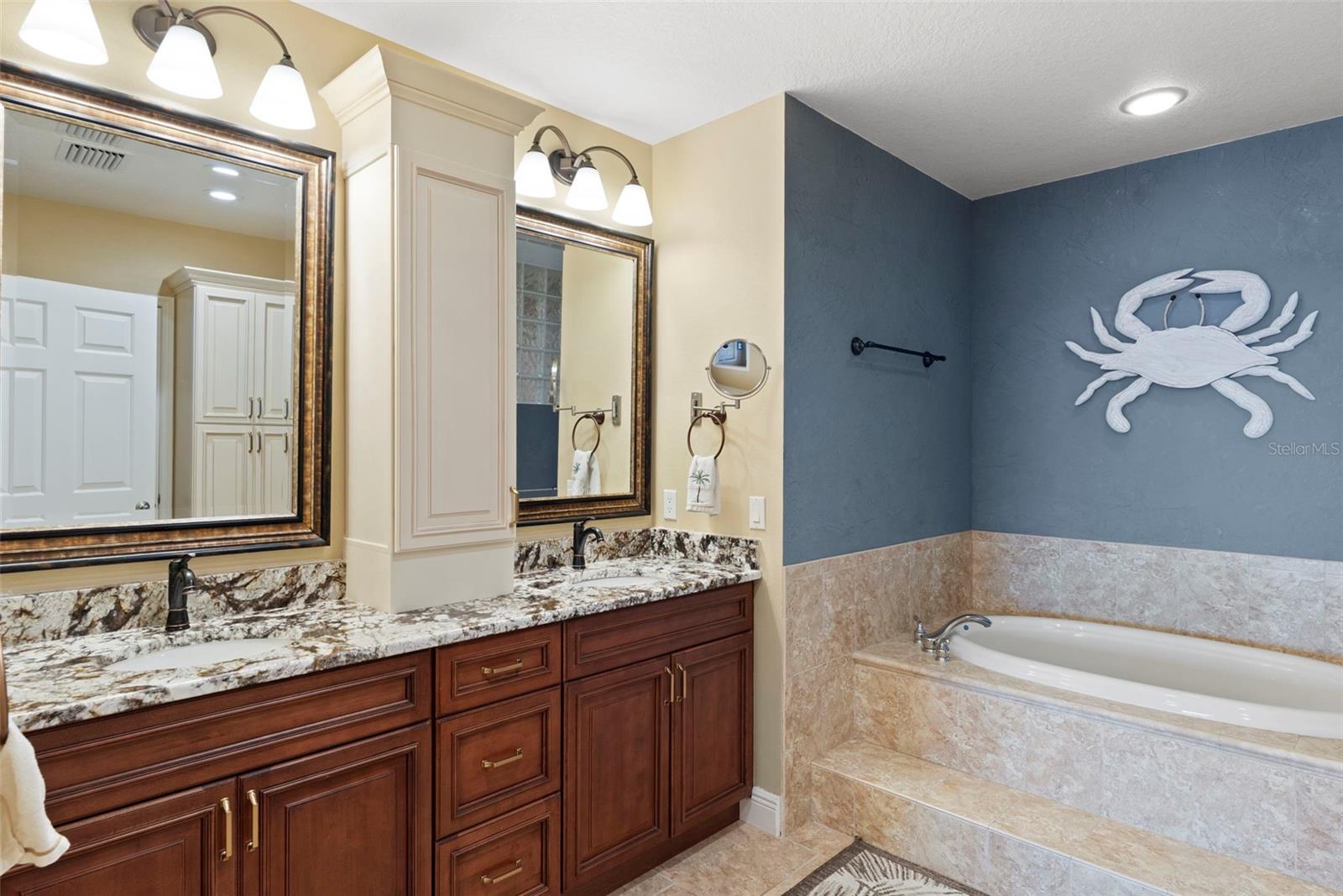 LAS BRISAS CONDO - Residential
