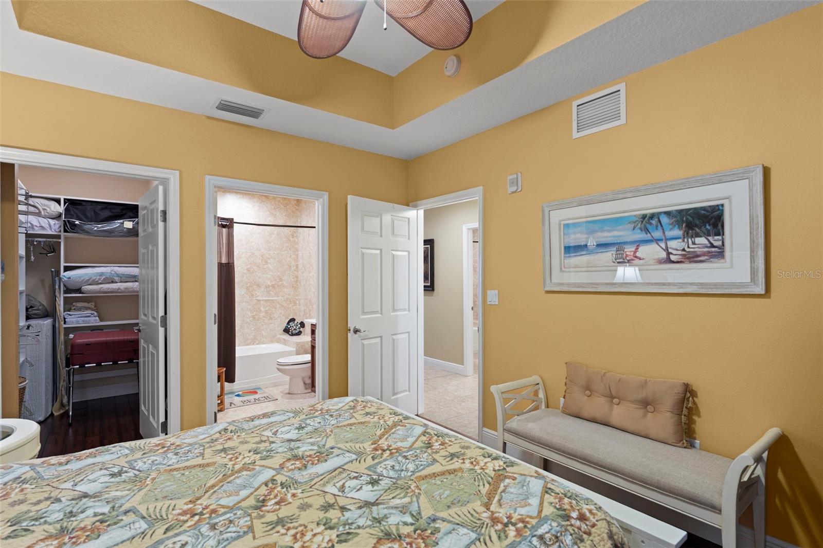 LAS BRISAS CONDO - Residential
