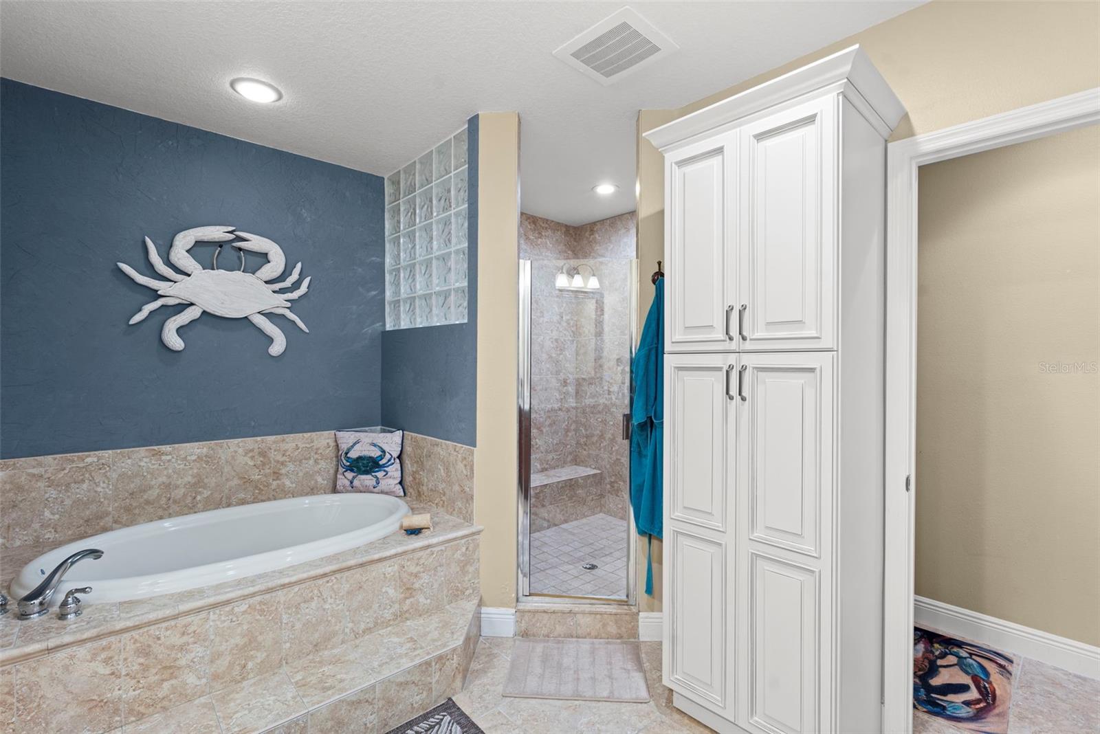 LAS BRISAS CONDO - Residential