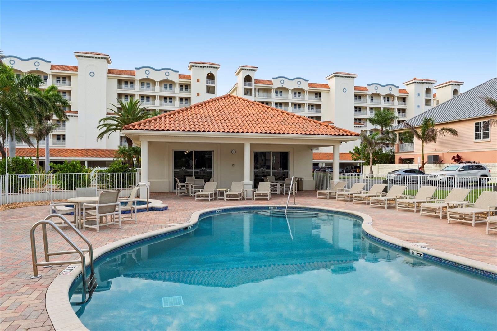 LAS BRISAS CONDO - Residential