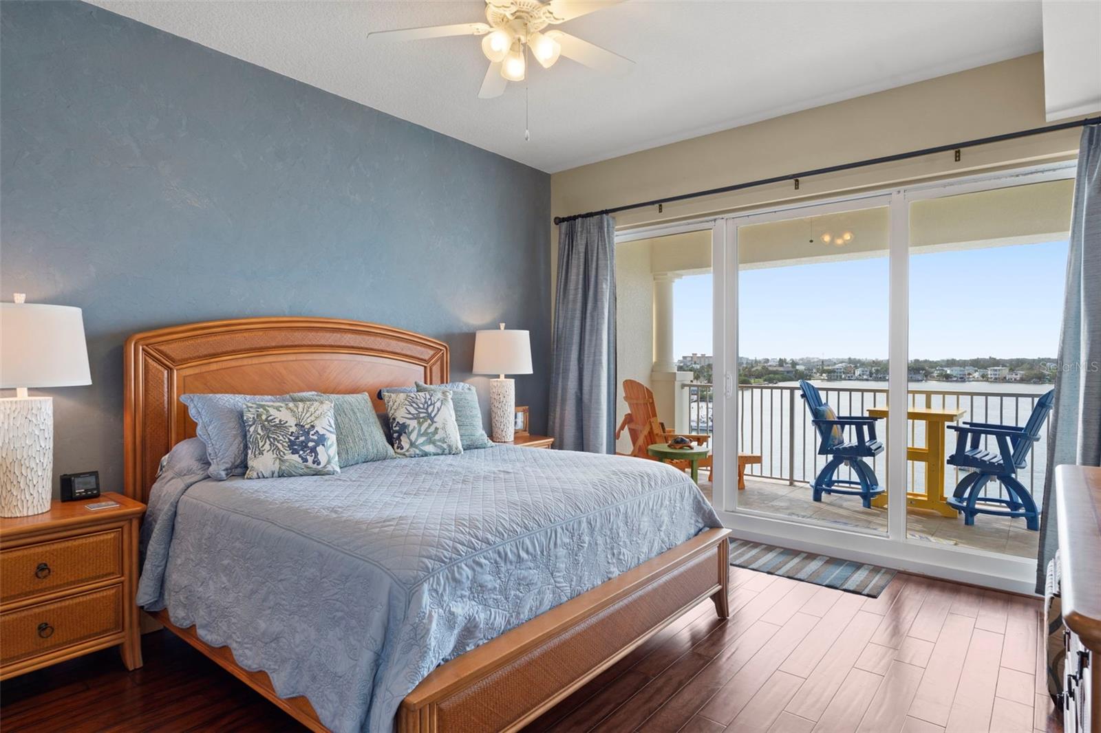 LAS BRISAS CONDO - Residential