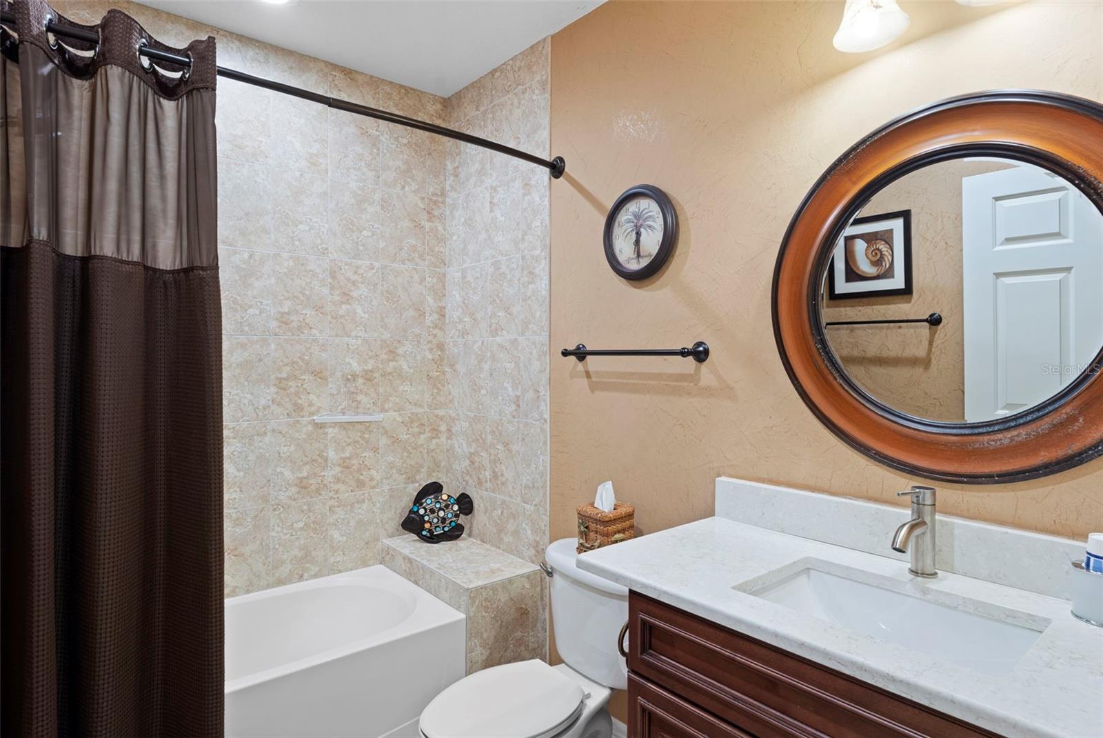LAS BRISAS CONDO - Residential
