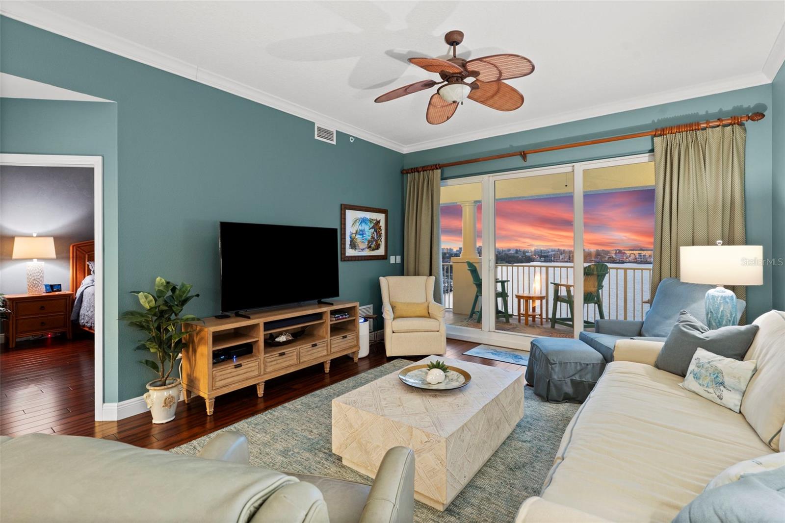 LAS BRISAS CONDO - Residential