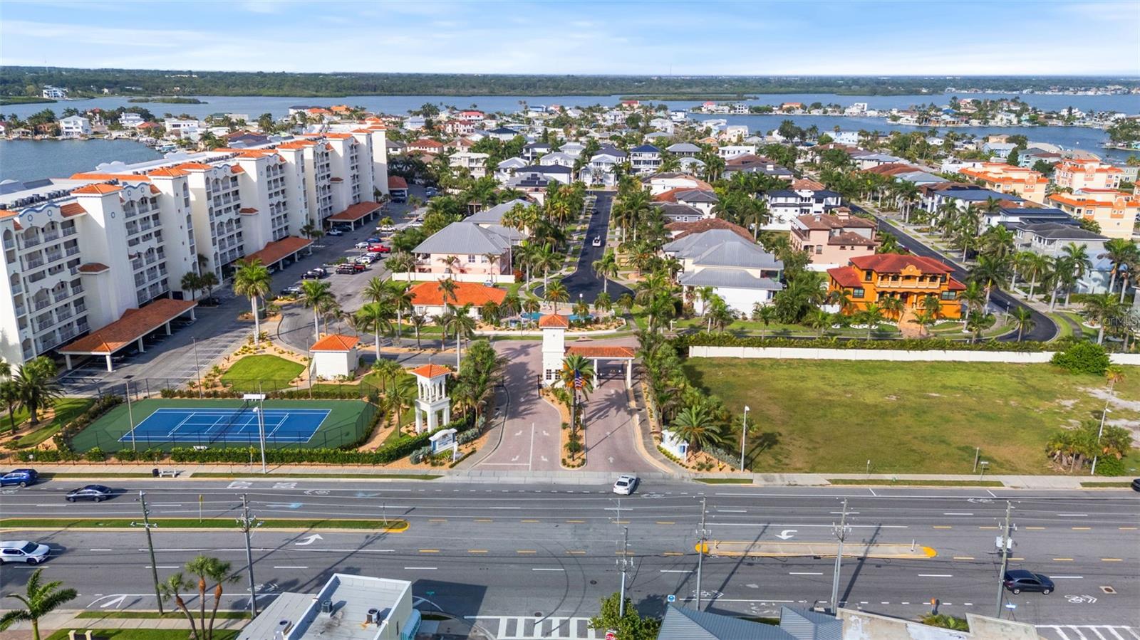 LAS BRISAS CONDO - Residential