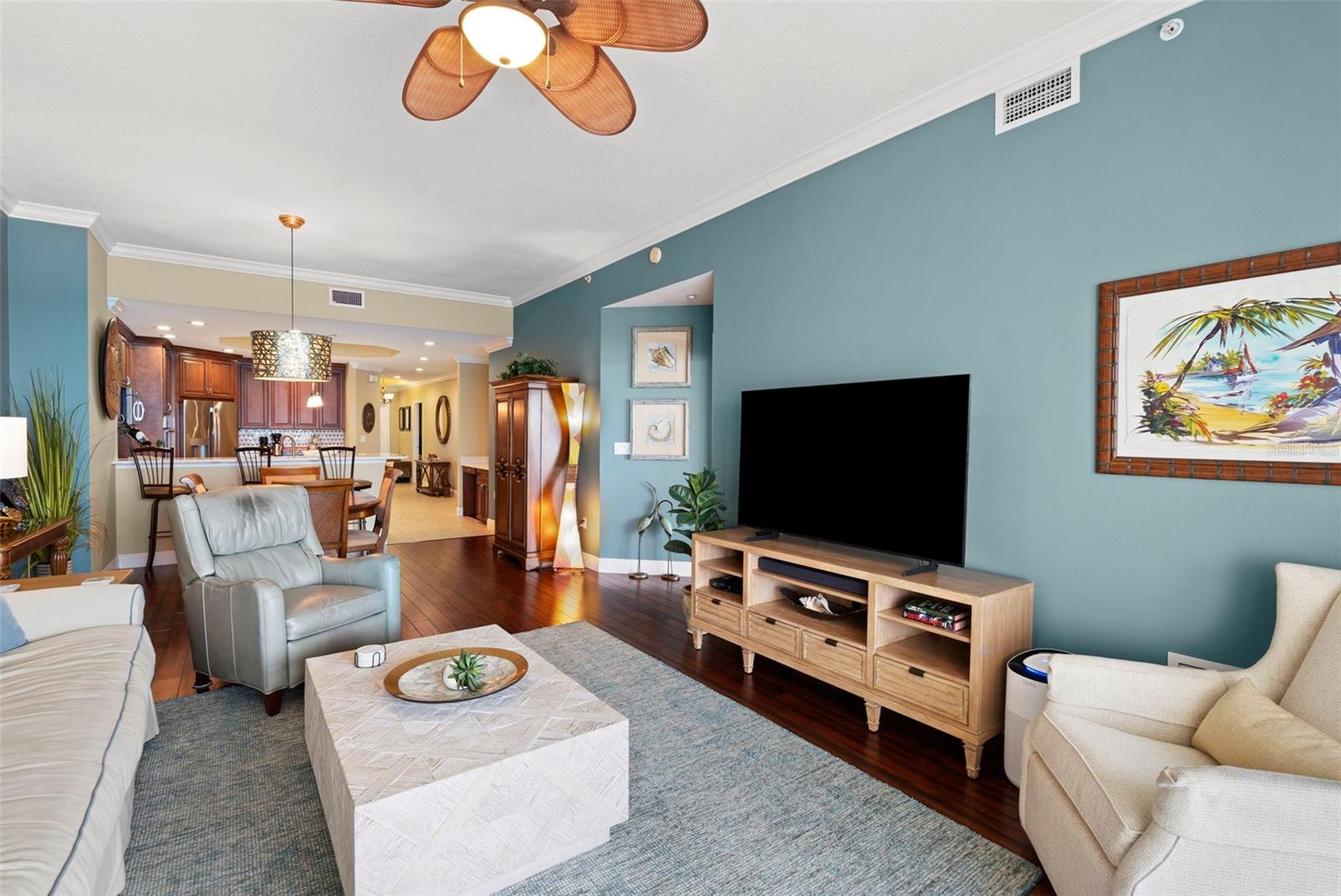LAS BRISAS CONDO - Residential