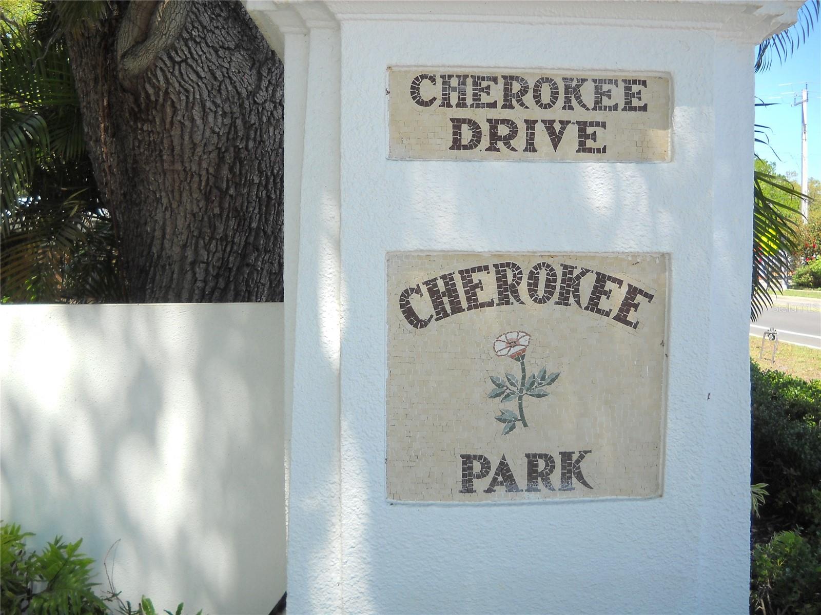 This exceptional 100X200 lot in historic Cherokee Park awaits your dream home, with Fergeson Brothers design/construction as the designated builder;  this west-of-the-trail neighborhood is located on Sarasota Bay in the City of Sarasota;  The adjoining lot is also available.