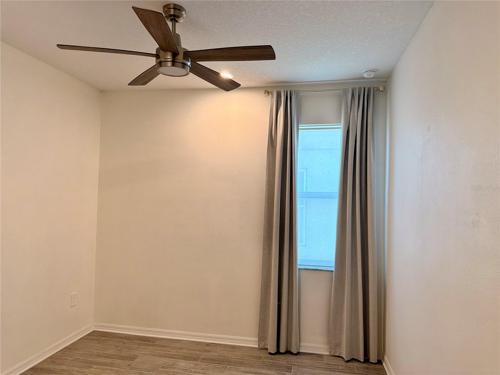 PROMENADE ESTATES PH II - Residential Lease