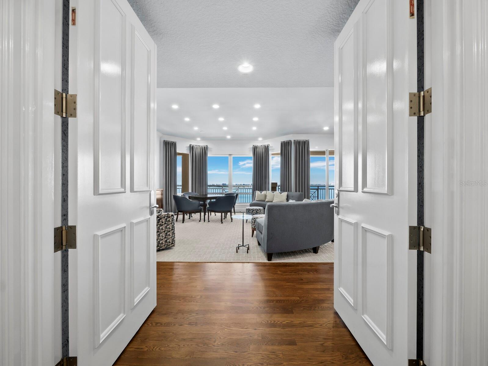 THE TOWER RESIDENCES - Residential