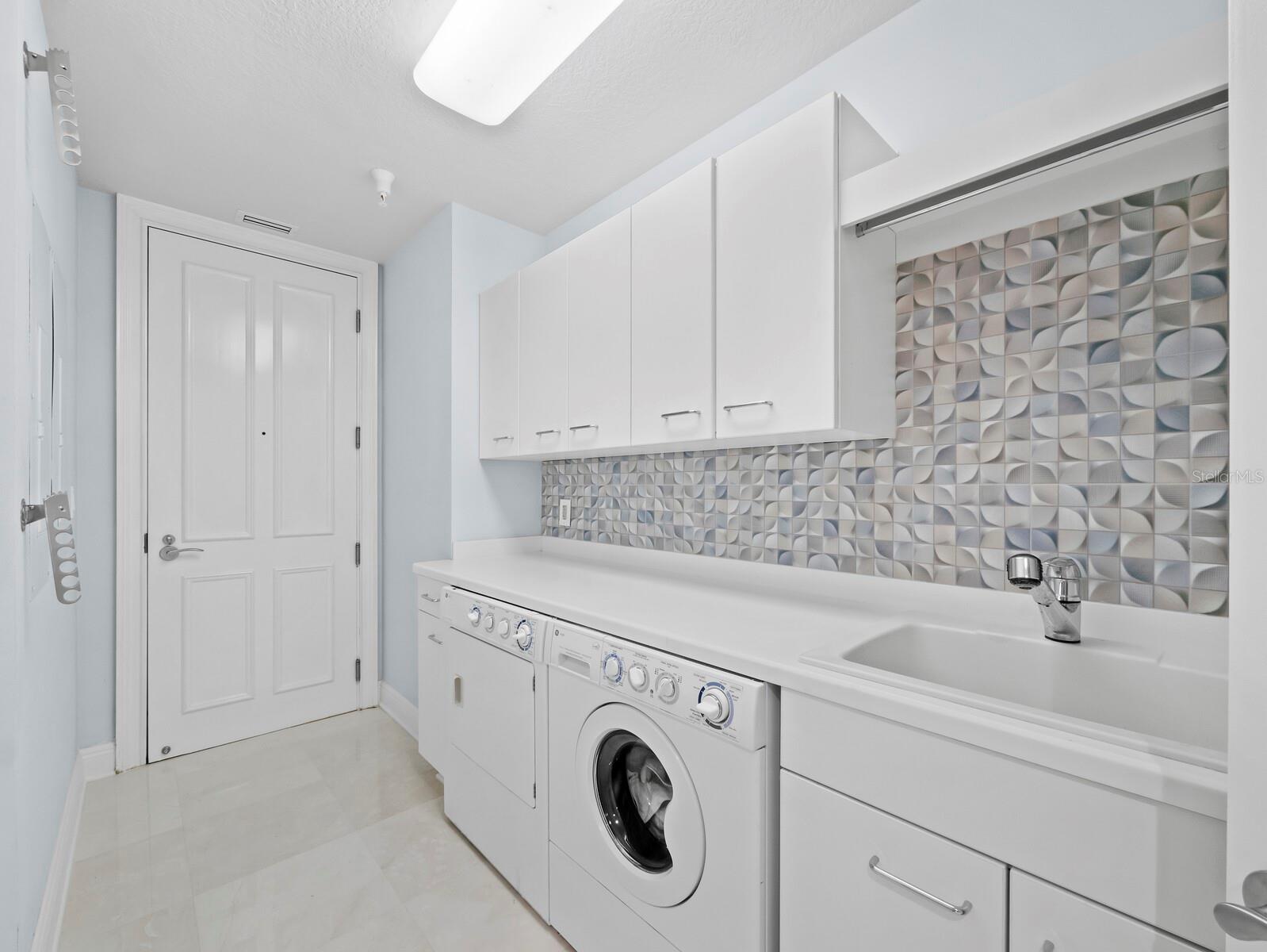THE TOWER RESIDENCES - Residential